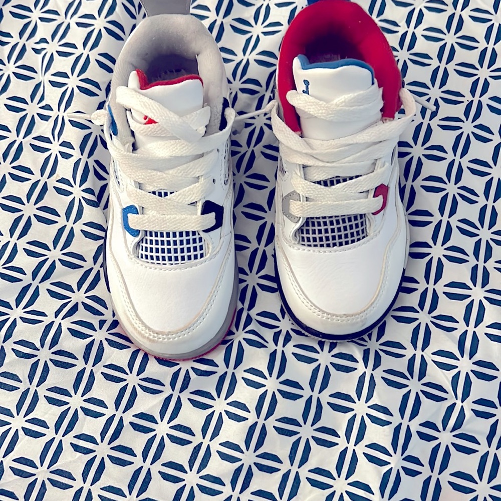 They are kids, Jordans size 10 They were my son